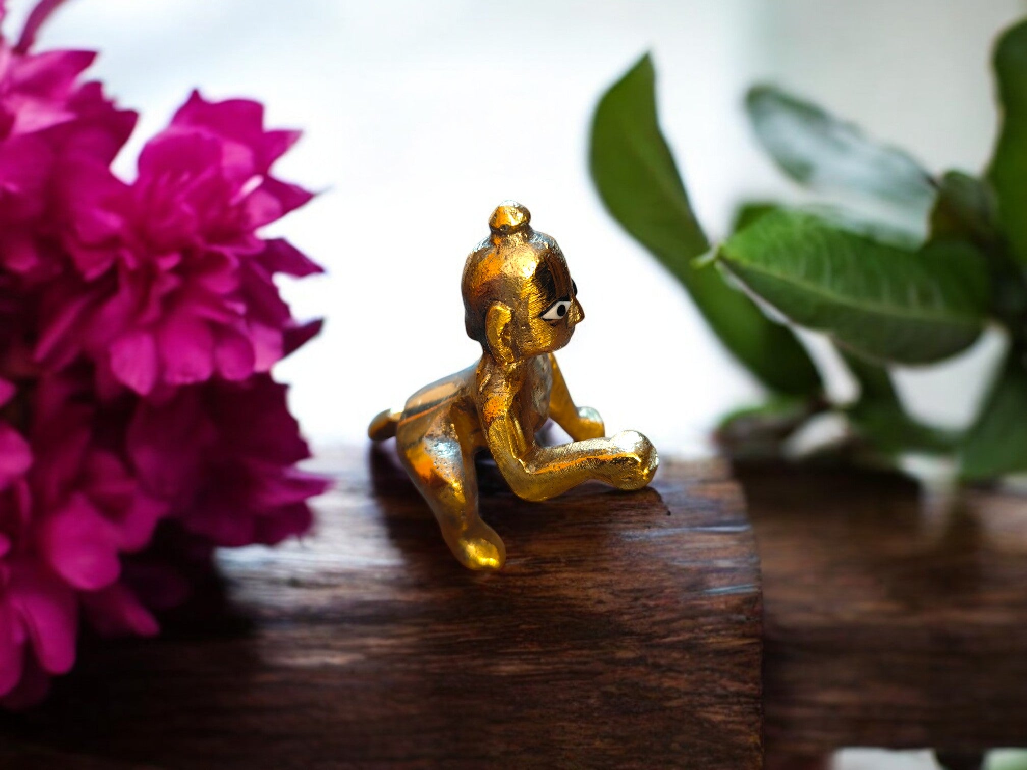 Laddu Gopal Metal Figurine 6 x 4 x 6 cm Golden Lord Krishna Statue Decorative God Figurine for Home Decor Spiritual Blessings Religious Idol for Pooja or Gift